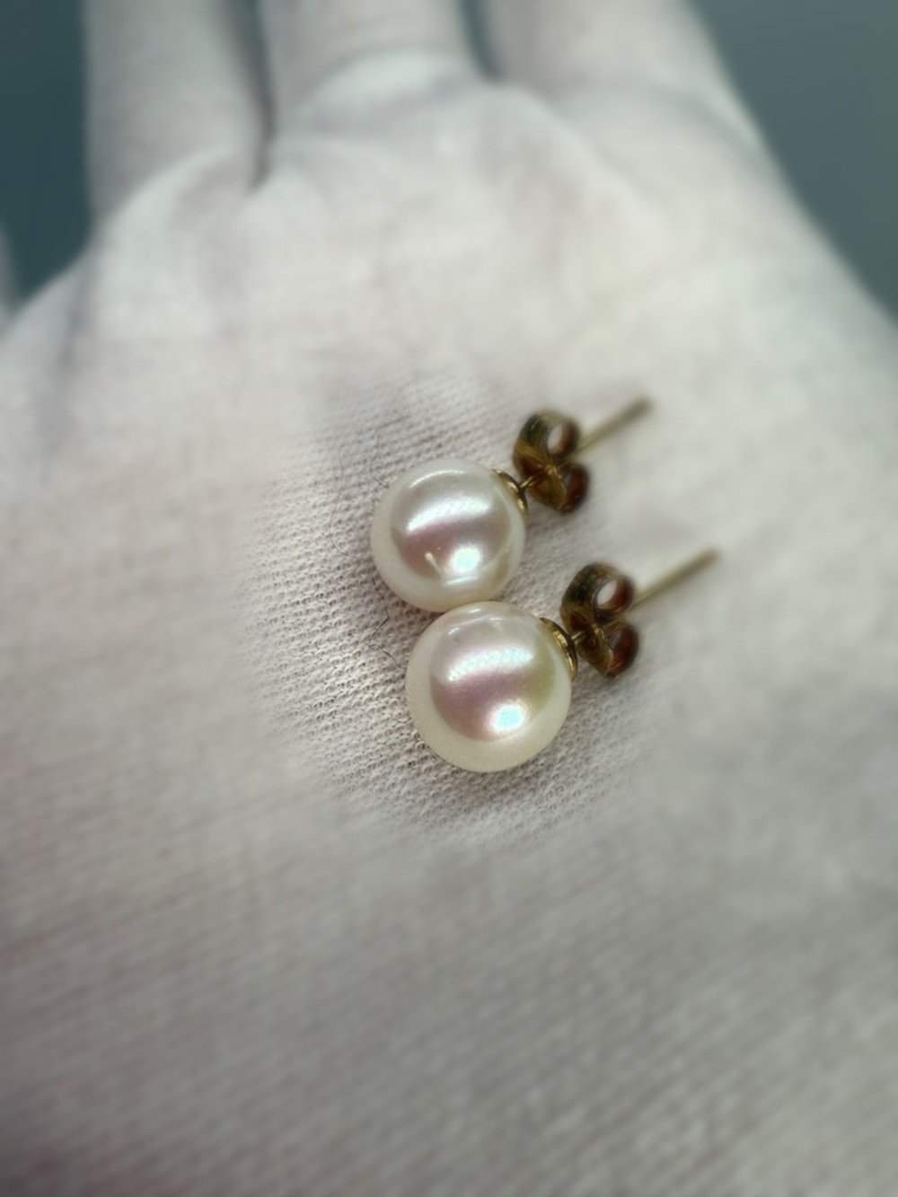 Classic 8mm White Pearl Stud Earrings - Elegant Women's Jewelry - Picture 8 of 9